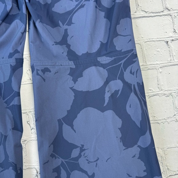 NWT Spanx Sunshine Kick Flare pants size S Petite color floret navy blue - Picture 9 of 14